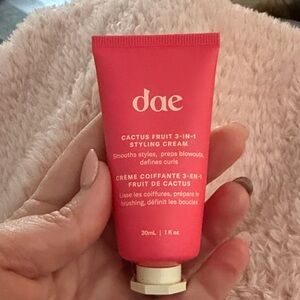 Dae Cactus Fruit 3-in-1 Styling Cream - Pink